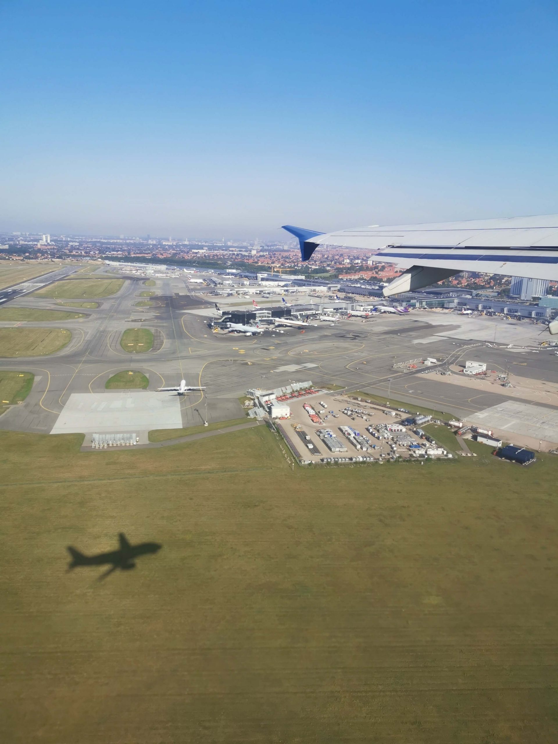Город где аэропорт в городе. Международный аэропорт Кейптауна. Нагпур аэропорт. Аэропорты индустрия. Крупнейший аэропорт в Европе 2021.