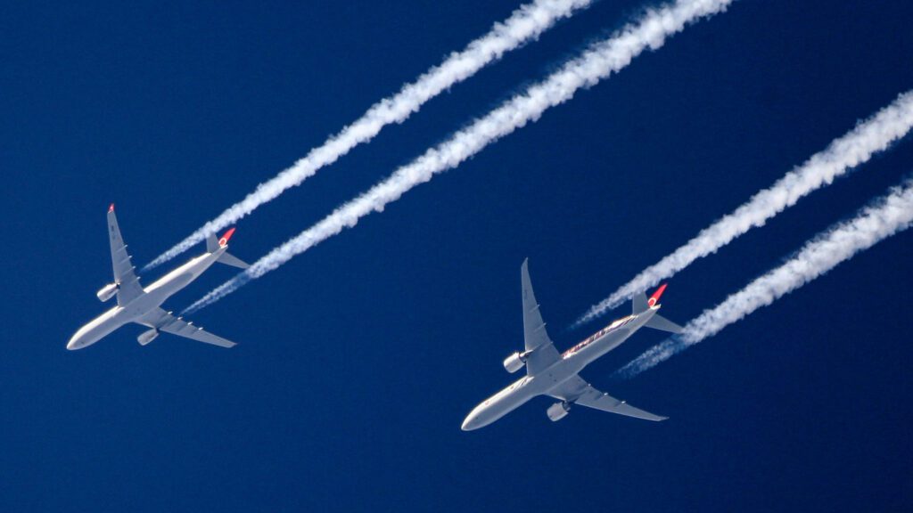 Aircraft emission contrails
